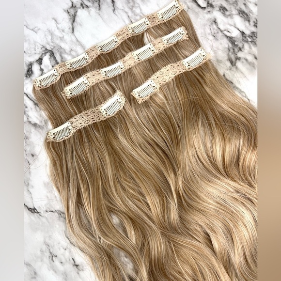 Human hair blend CHAMPAGNE BLONDE 20 In Clip in Hair Extensions - Picture 9 of 11